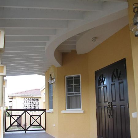 Apartments In Maya'S Bajan Villas Christ Church Exterior foto