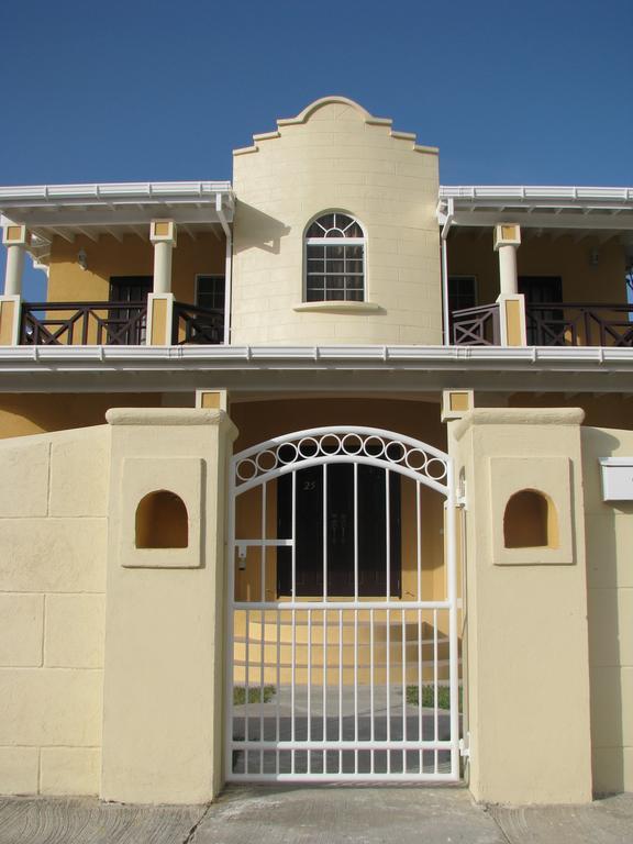 Apartments In Maya'S Bajan Villas Christ Church Exterior foto